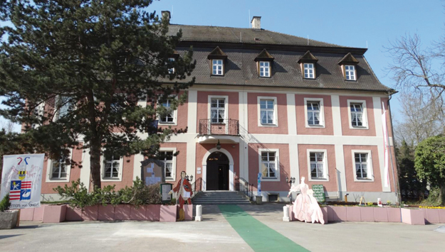 Traditioneller Osterbazar im Barockschloss Teublitz