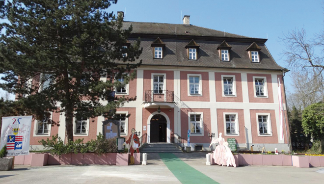 Traditioneller Osterbasar im Barockschloss Teublitz