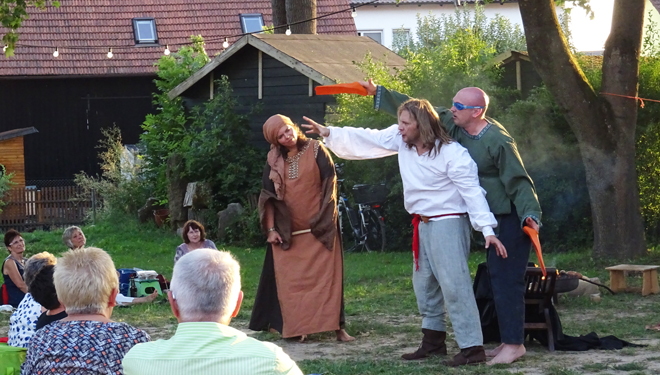 "Städtedreieck liest" veranstaltet Literarisches Picknick am Galgenberg in Burglengenfeld