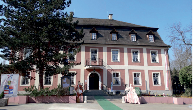 Traditioneller Osterbasar im Barockschloss Teublitz