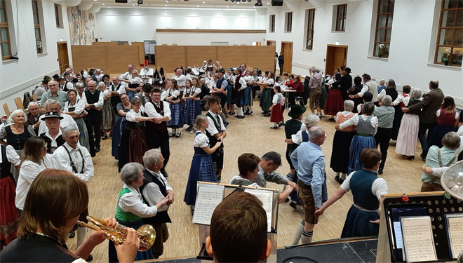 Kathreintanz in der Regenstaufer Jahnhalle