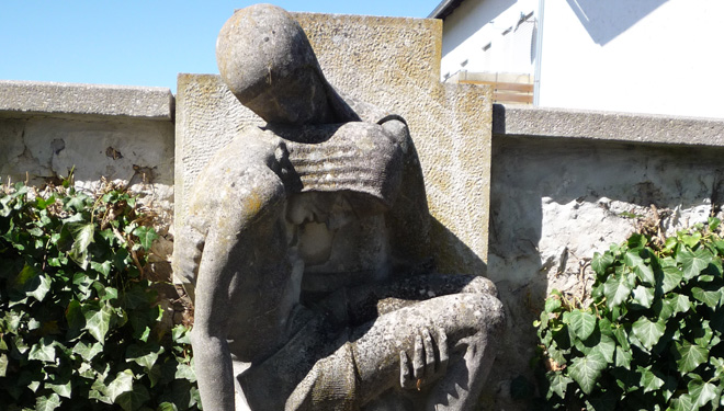 Führung am Burglengenfelder Friedhof mit Dr. Margit Berwing-Wittl
