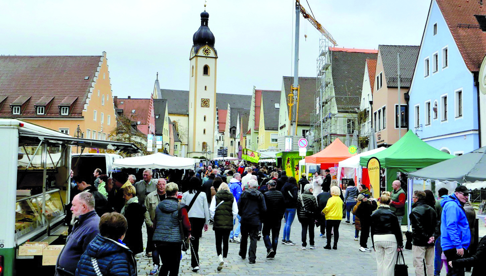 Traditioneller Kirchweihmarkt im Schwandorfer Zentrum