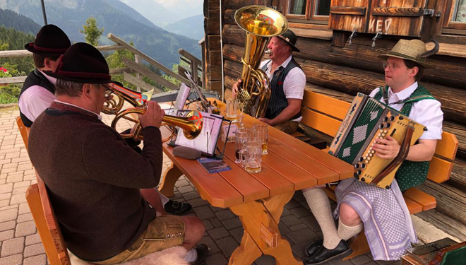 Josefi-Sitzweil in der Regenstaufer Jahnhalle