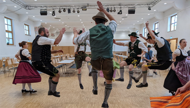 Schuhplattlerkurs für Buam in Regenstauf